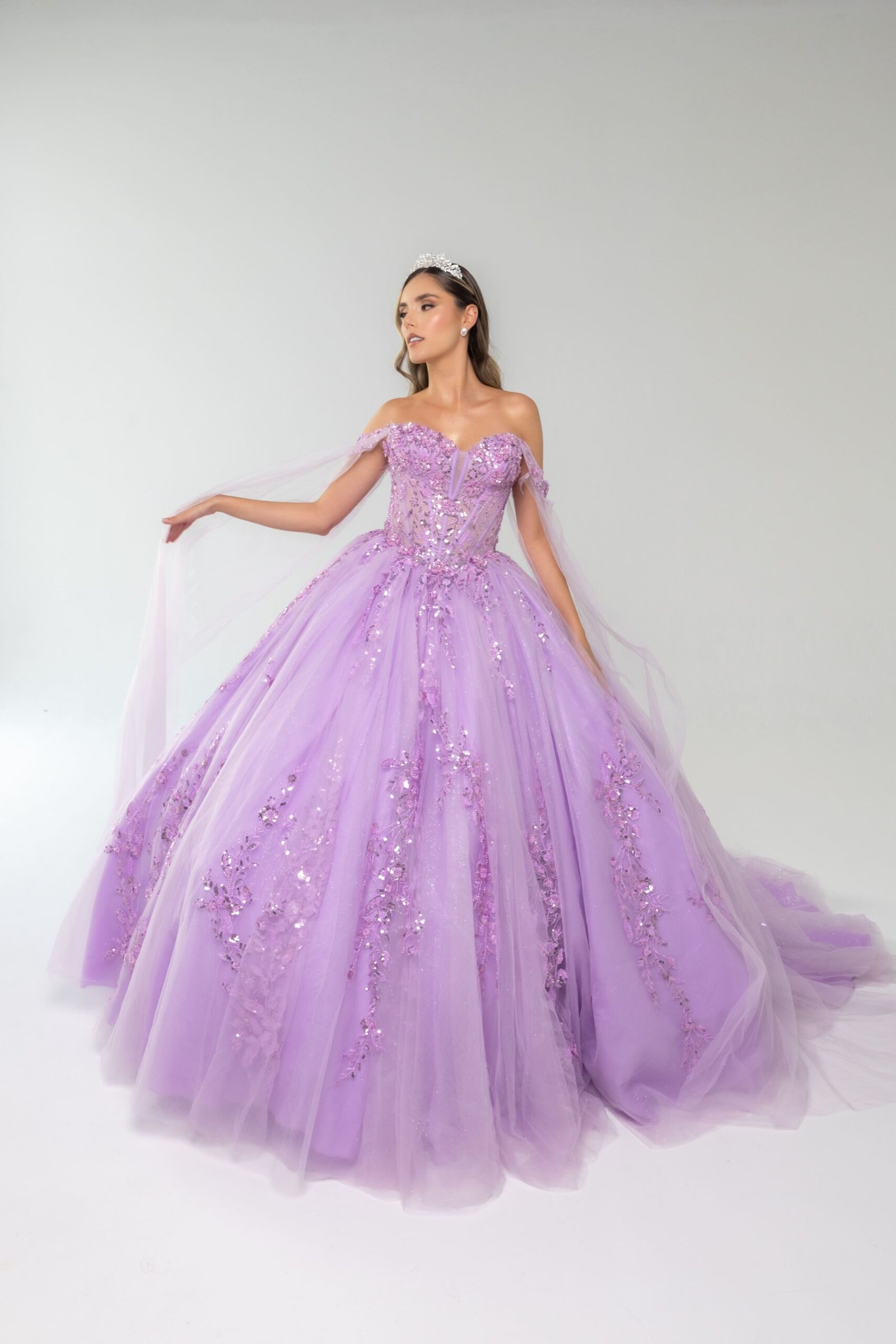 Vestido Aria número 02 en tono lila con brillo